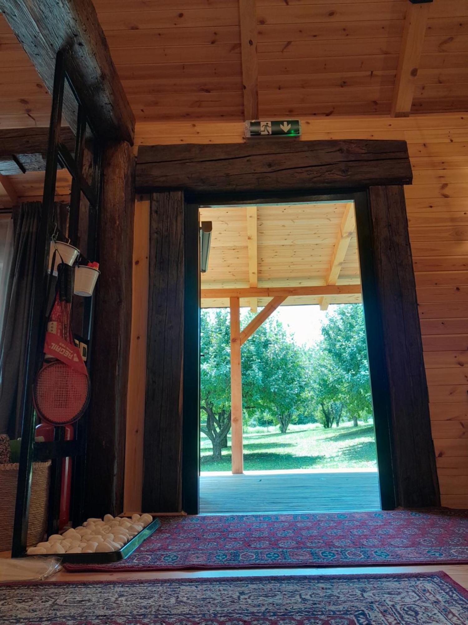 Nica Wood Villa Sremska Kamenica Luaran gambar
